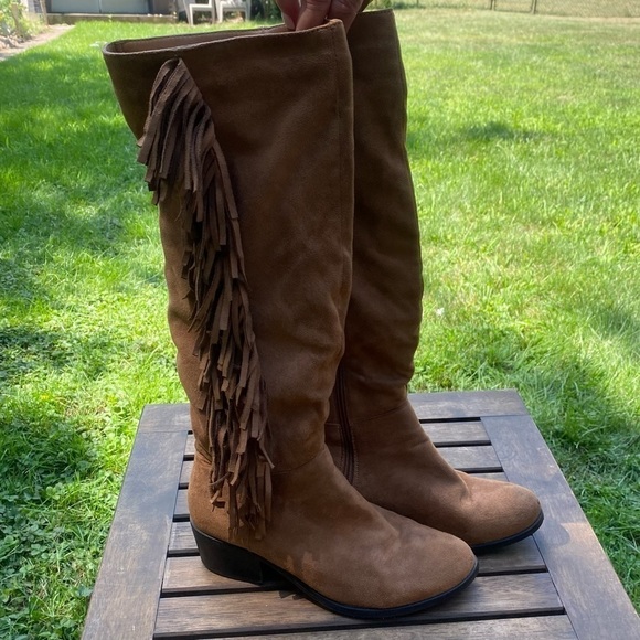 Wild Diva Women's Tan Faux Suede Fringed Tall Boots Size 7.5 - Picture 2 of 5